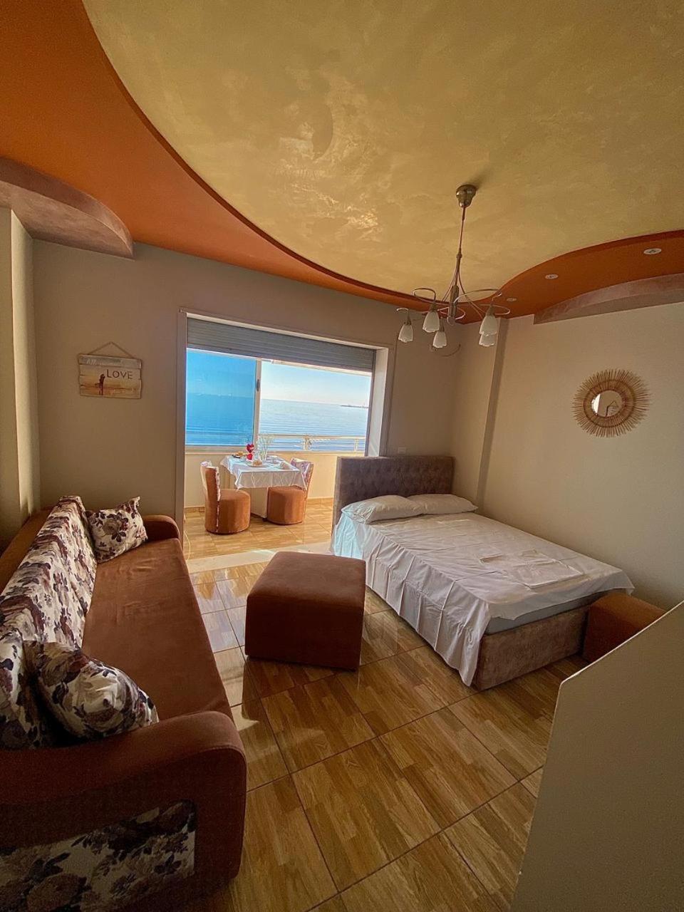 Cozy Beachfront Room Драч Екстериор снимка