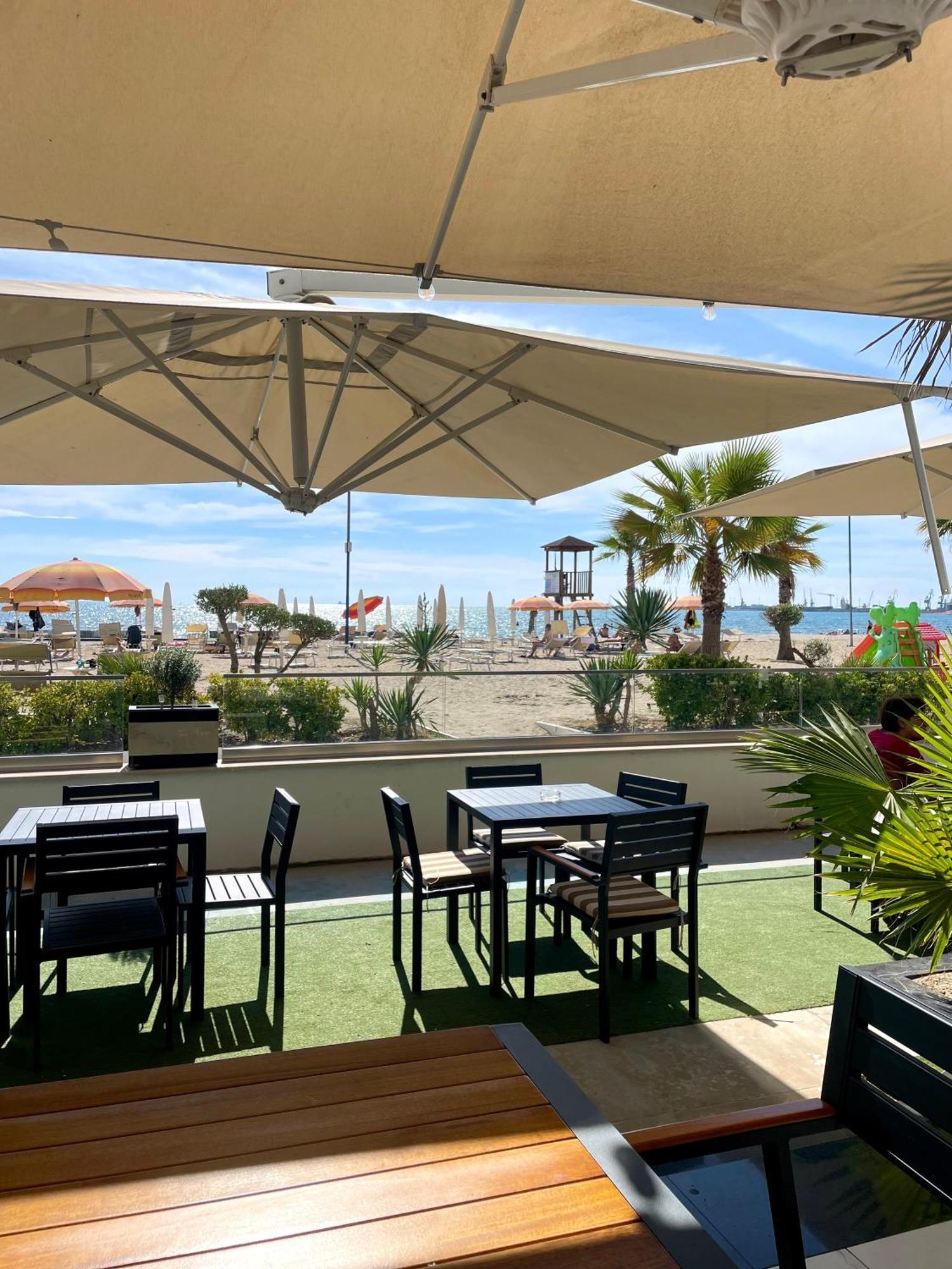 Cozy Beachfront Room Драч Екстериор снимка