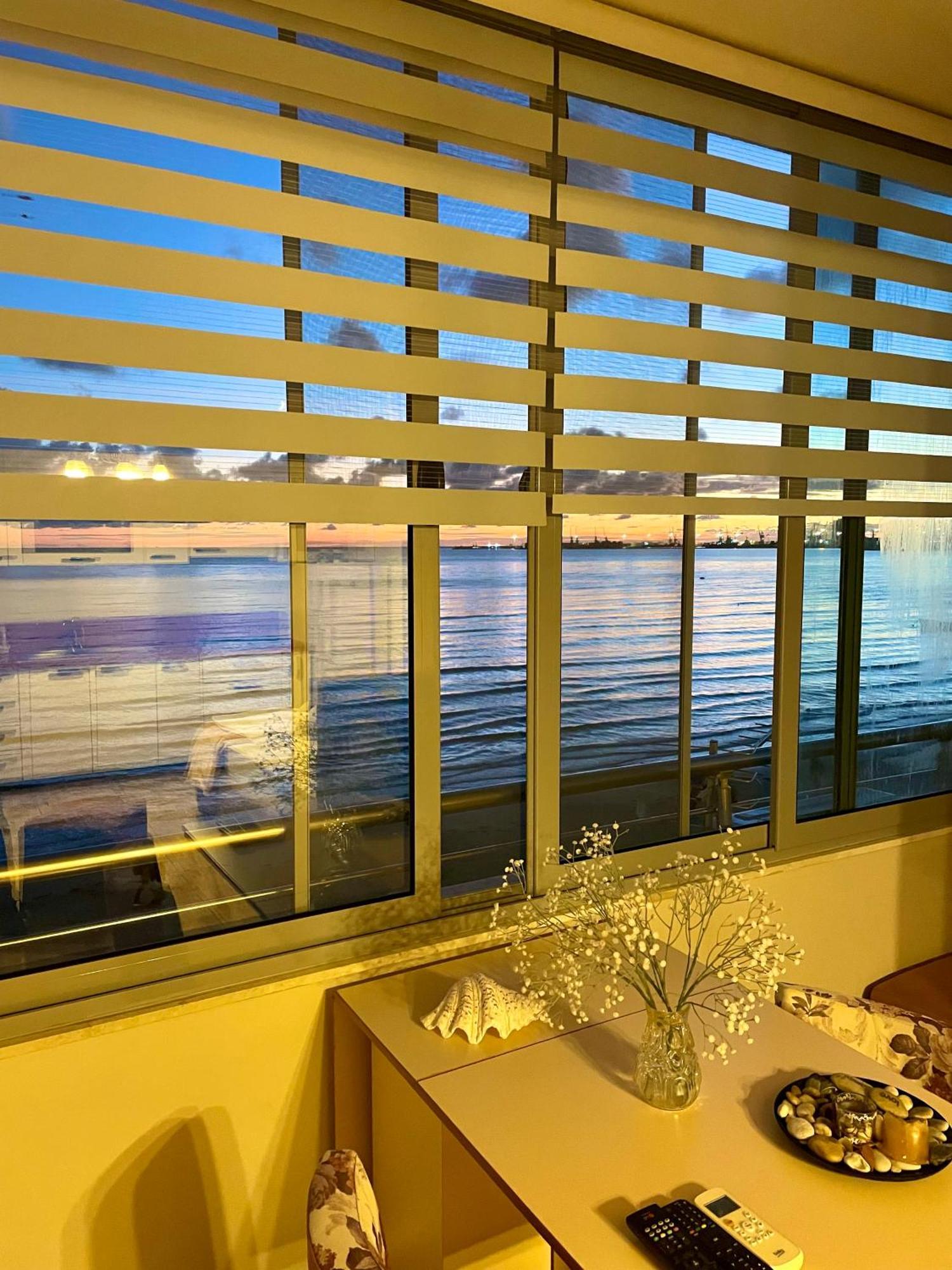 Cozy Beachfront Room Драч Екстериор снимка